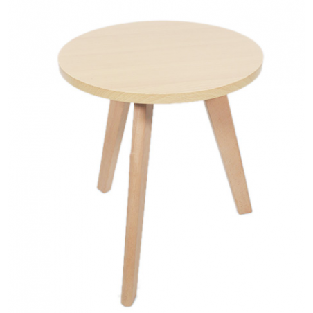 Table ronde en bois à trois pieds