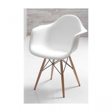 Chaise blanche scandinave avec accoudoirs